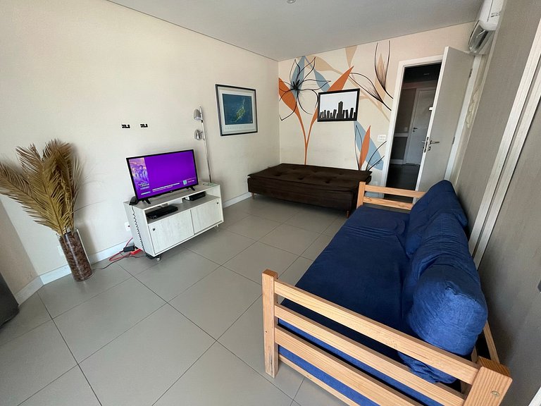 Unique (Ex-Estanconfor) Ar Cond, e sacada fechada Apto 1210