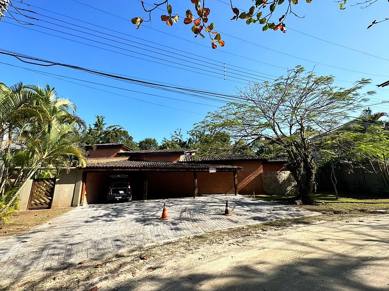 Casa 5 suítes, Piscina e Churrasqueira na Riviera em Bertiog