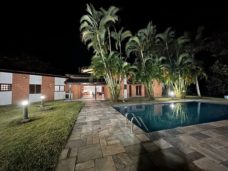 Casa 5 suítes, Piscina e Churrasqueira na Riviera em Bertiog