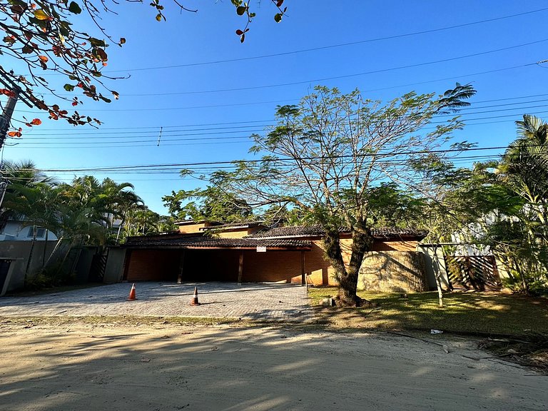 Casa 5 suítes, Piscina e Churrasqueira na Riviera em Bertiog