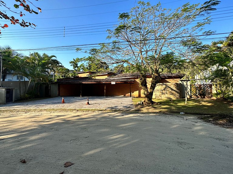 Casa 5 suítes, Piscina e Churrasqueira na Riviera em Bertiog