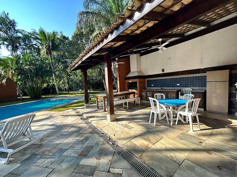 Casa 5 suítes, Piscina e Churrasqueira na Riviera em Bertiog
