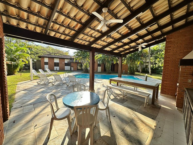 Casa 5 suítes, Piscina e Churrasqueira na Riviera em Bertiog