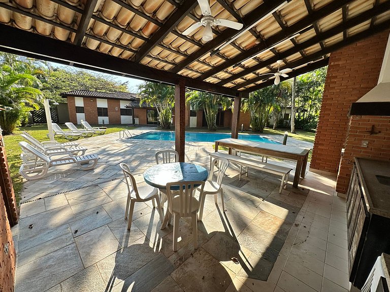 Casa 5 suítes, Piscina e Churrasqueira na Riviera em Bertiog