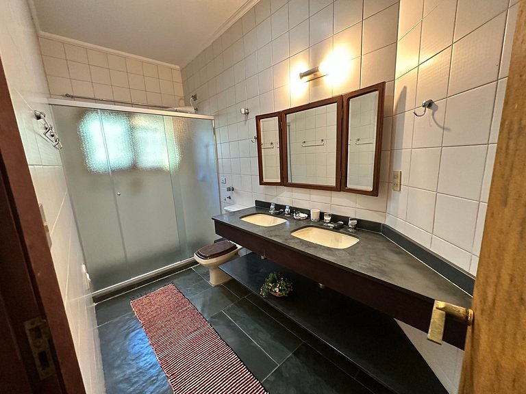 Casa 5 suítes, Piscina e Churrasqueira na Riviera em Bertiog