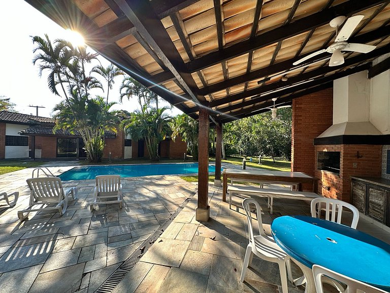 Casa 5 suítes, Piscina e Churrasqueira na Riviera em Bertiog