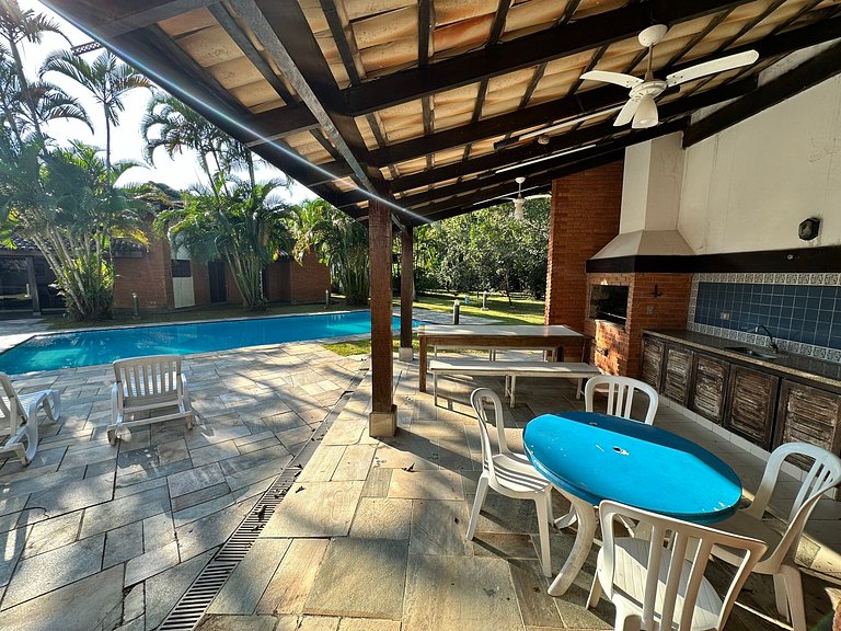 Casa 5 suítes, Piscina e Churrasqueira na Riviera em Bertiog