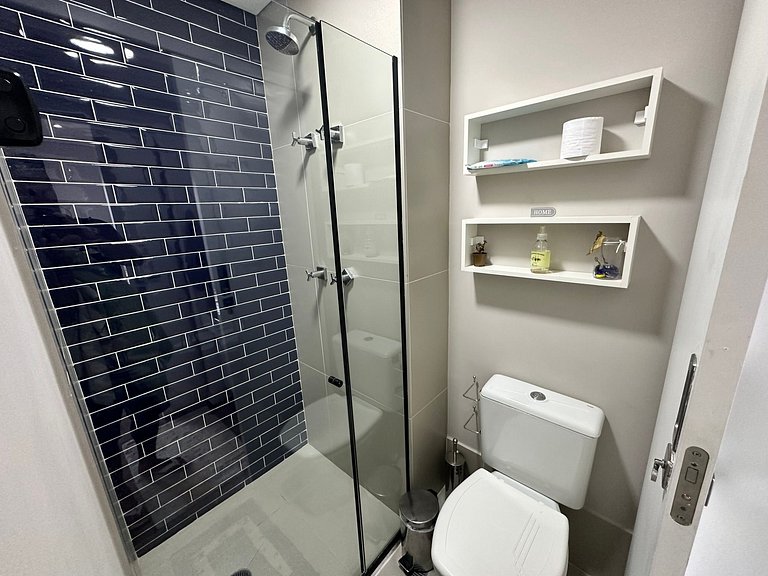 Flat quadra da Praia com Garagem Piscina Ar Condic