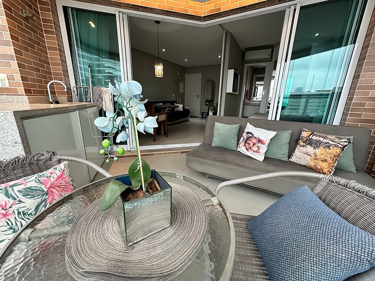 Unique (Ex-Estanconfor) Ar Cond, e sacada fechada Apto 1304