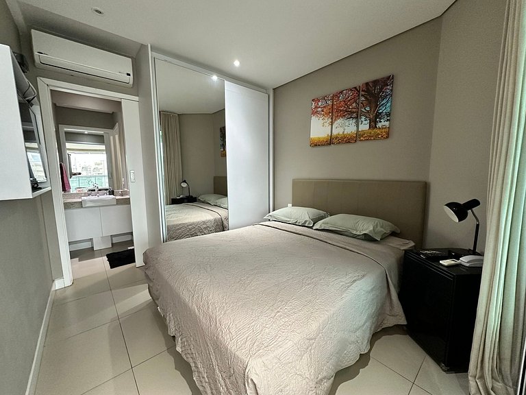 Unique (Ex-Estanconfor) Ar Cond, e sacada fechada Apto 1304