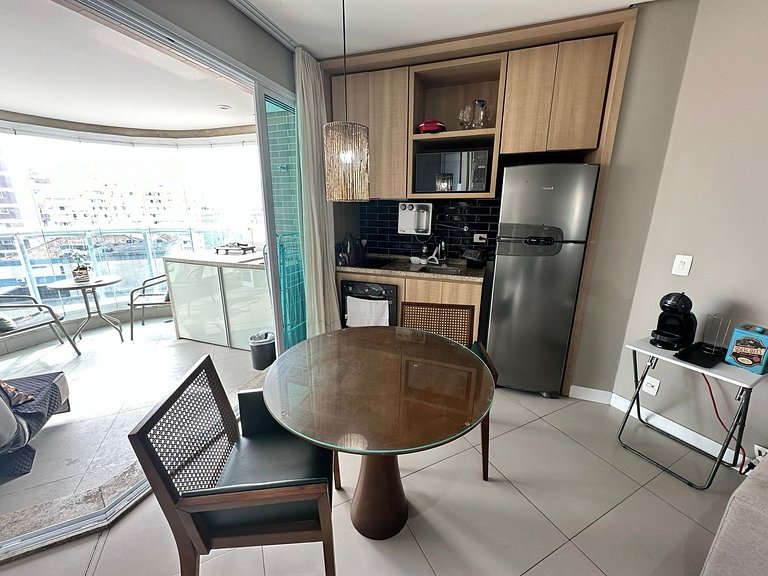 Unique (Ex-Estanconfor) Ar Cond, e sacada fechada Apto 1304