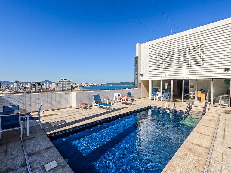 Stay Inn vista livre, piscina e ao lado da praia