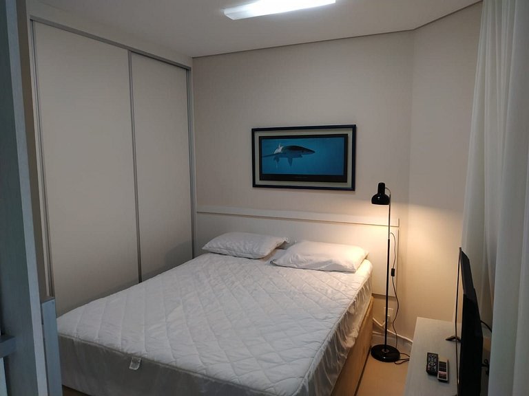 Unique (Ex-Estanconfor) Ar Cond, e sacada fechada Apto 1210