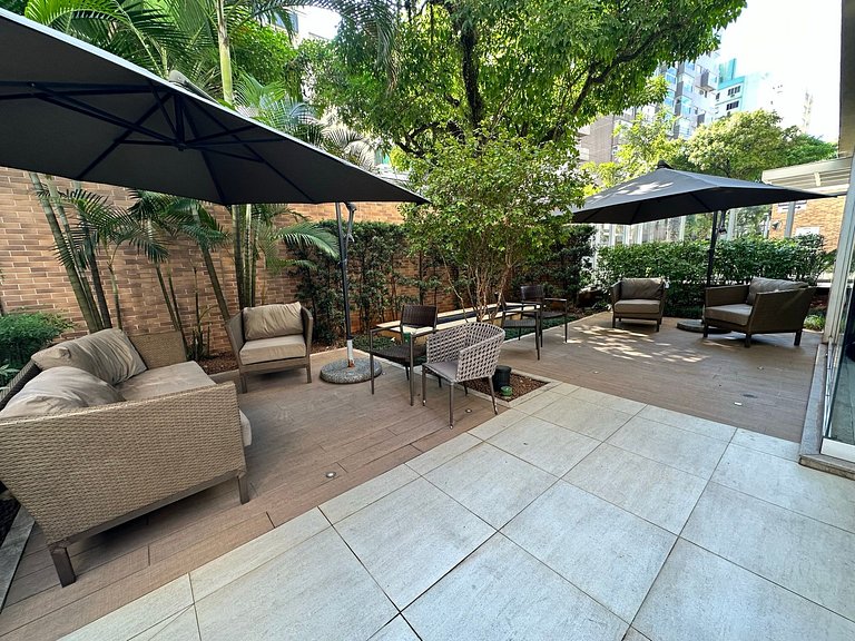 Unique (Ex-Estanconfor) Ar Cond, e sacada fechada Apto 1210