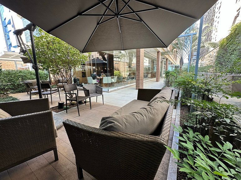 Unique (Ex-Estanconfor) Ar Cond, e sacada fechada Apto 1210