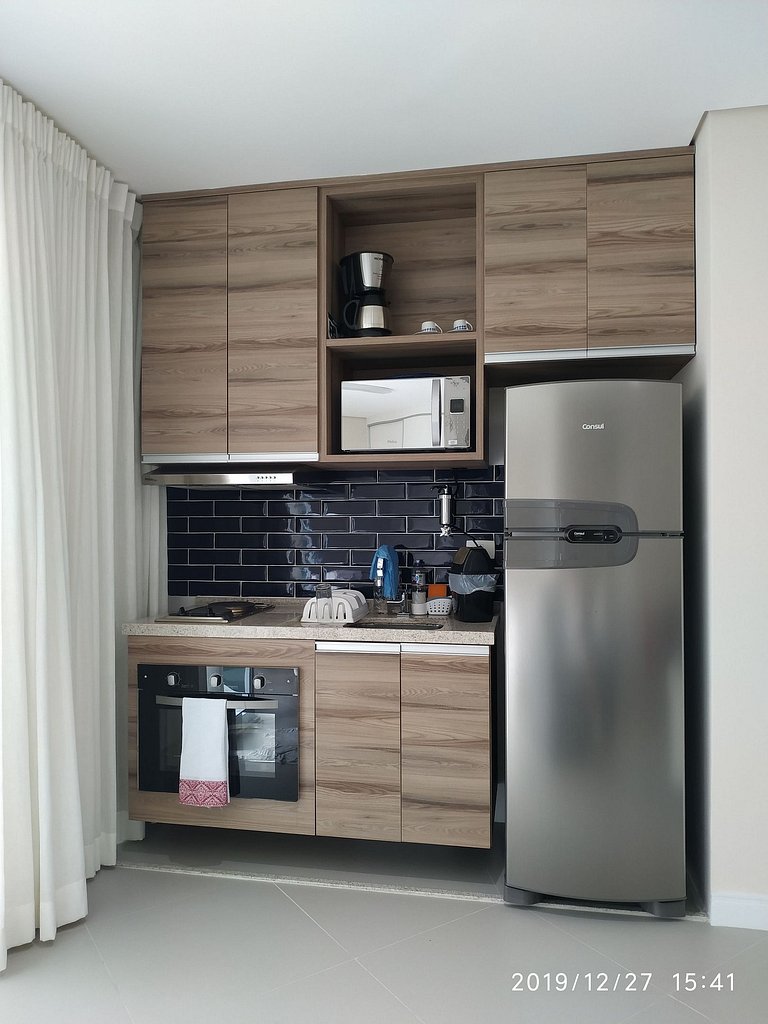 Unique (Ex-Estanconfor) Ar Cond, e sacada fechada Apto 1210