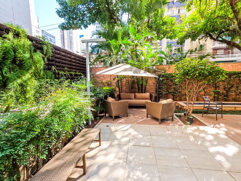 Flat quadra da Praia com Garagem Piscina Ar Condic