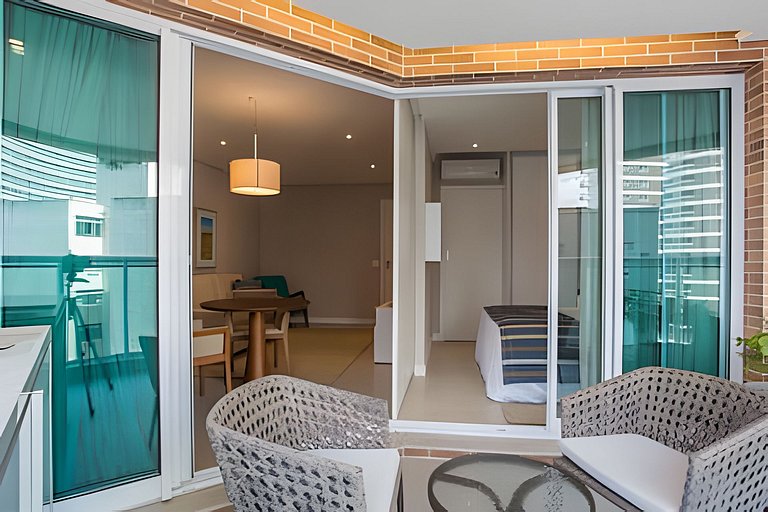 Unique com Garagem Ar Condicinado e Piscina Apto1204