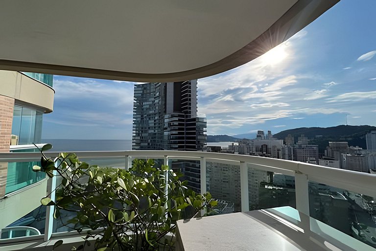 Unique Flat 24o andar com Vista Mar Incrível!