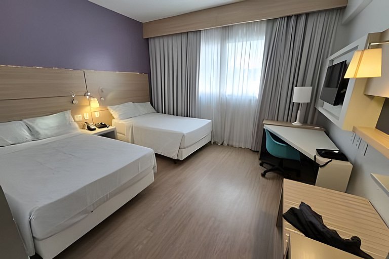 Quarto Duplo p/ até 4 pessoas 50m da praia