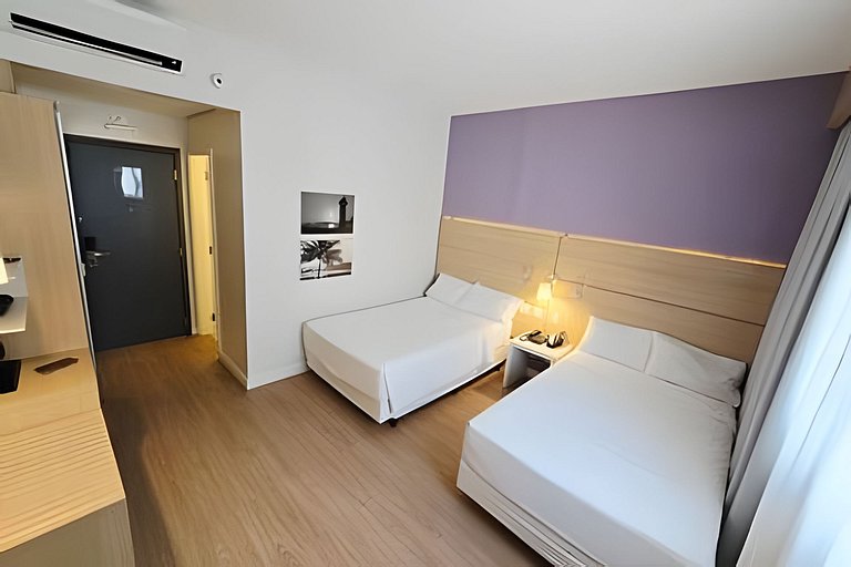 Quarto Duplo p/ até 4 pessoas 50m da praia