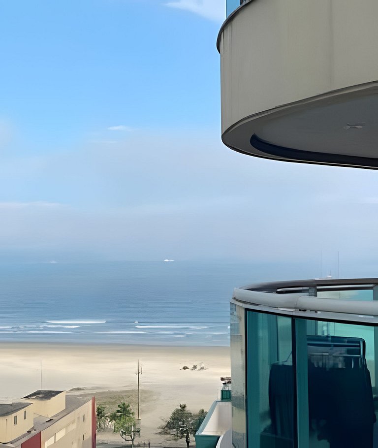 com Ar Cond. e Garagem inclusa ao lado da Praia